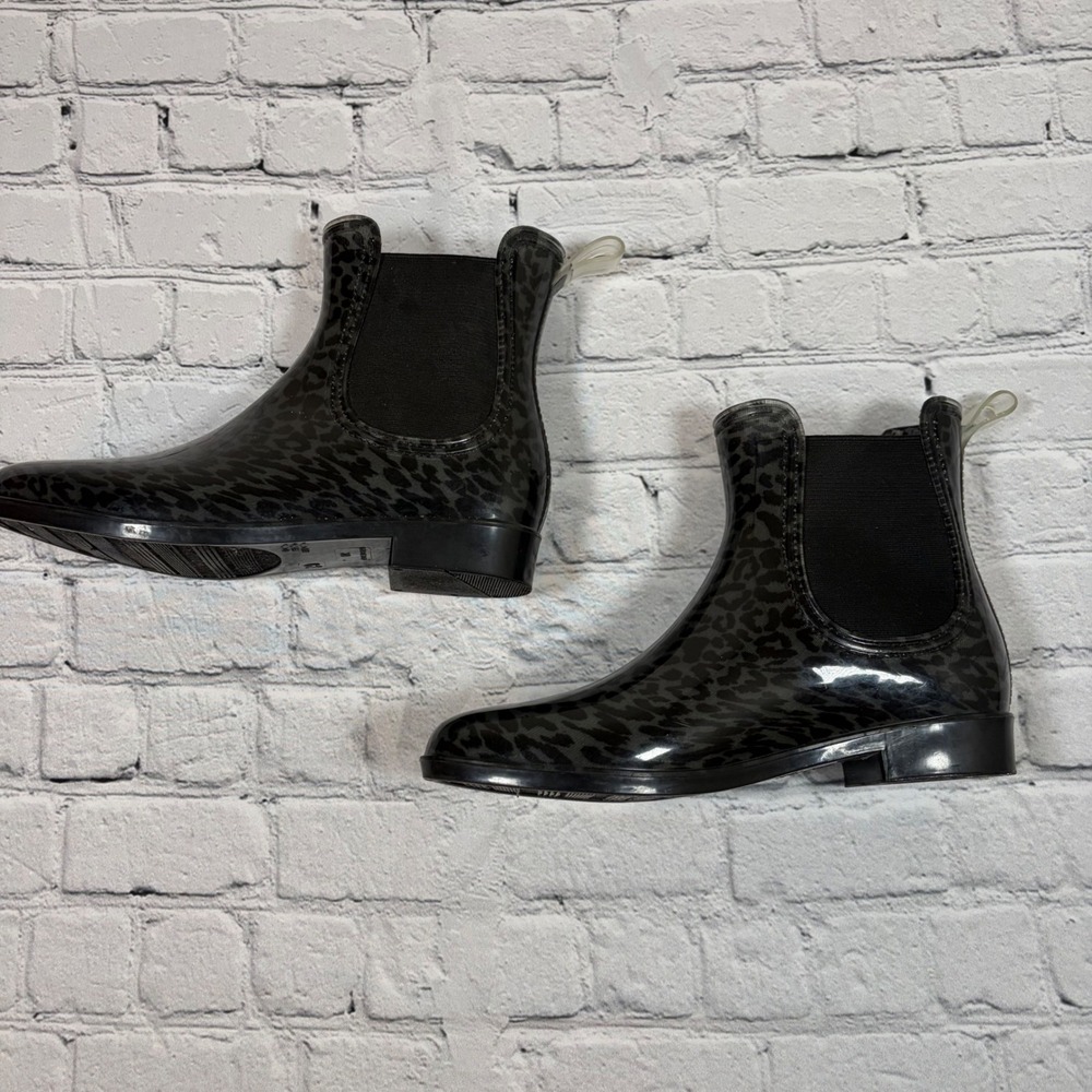 INC International Concepts Womens Leopard Print Rain Boots Grey Ankle Chelsea 9